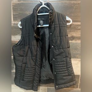 women’s small black puff vest